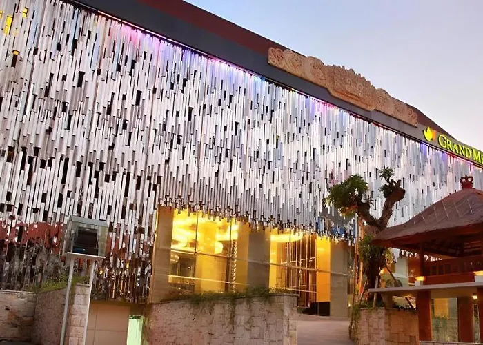 Hotel Grand Mega & Bali 4*